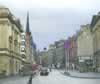 Thje High Street, Edinburgh - looking towards the castle (25,945 bytes)